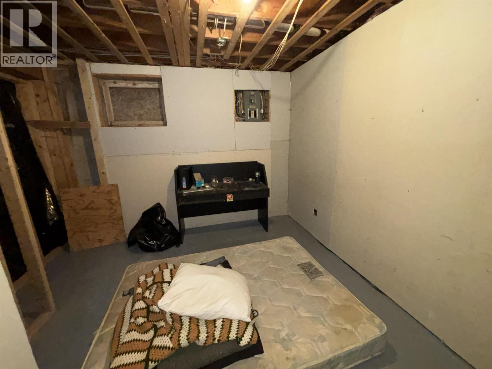 2365 Oak Street Property Photo 9
