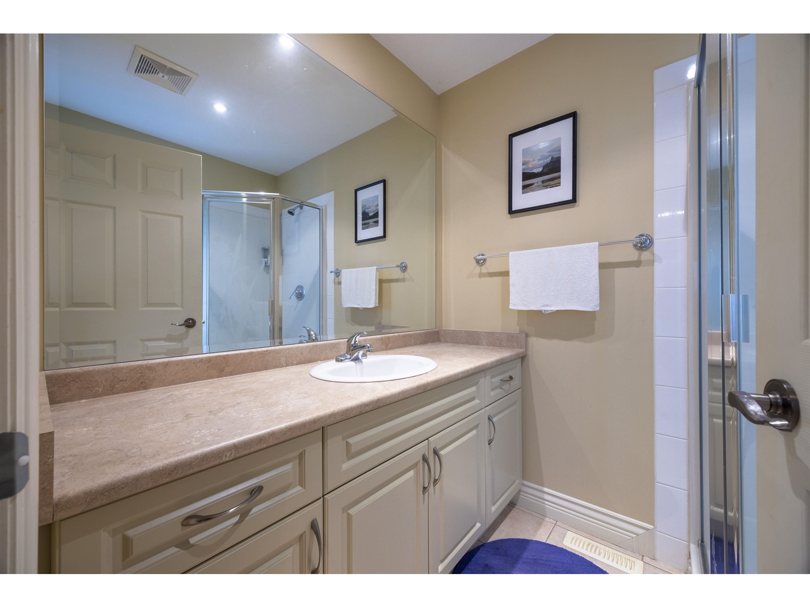 1353 Everall Street Property Photo 4