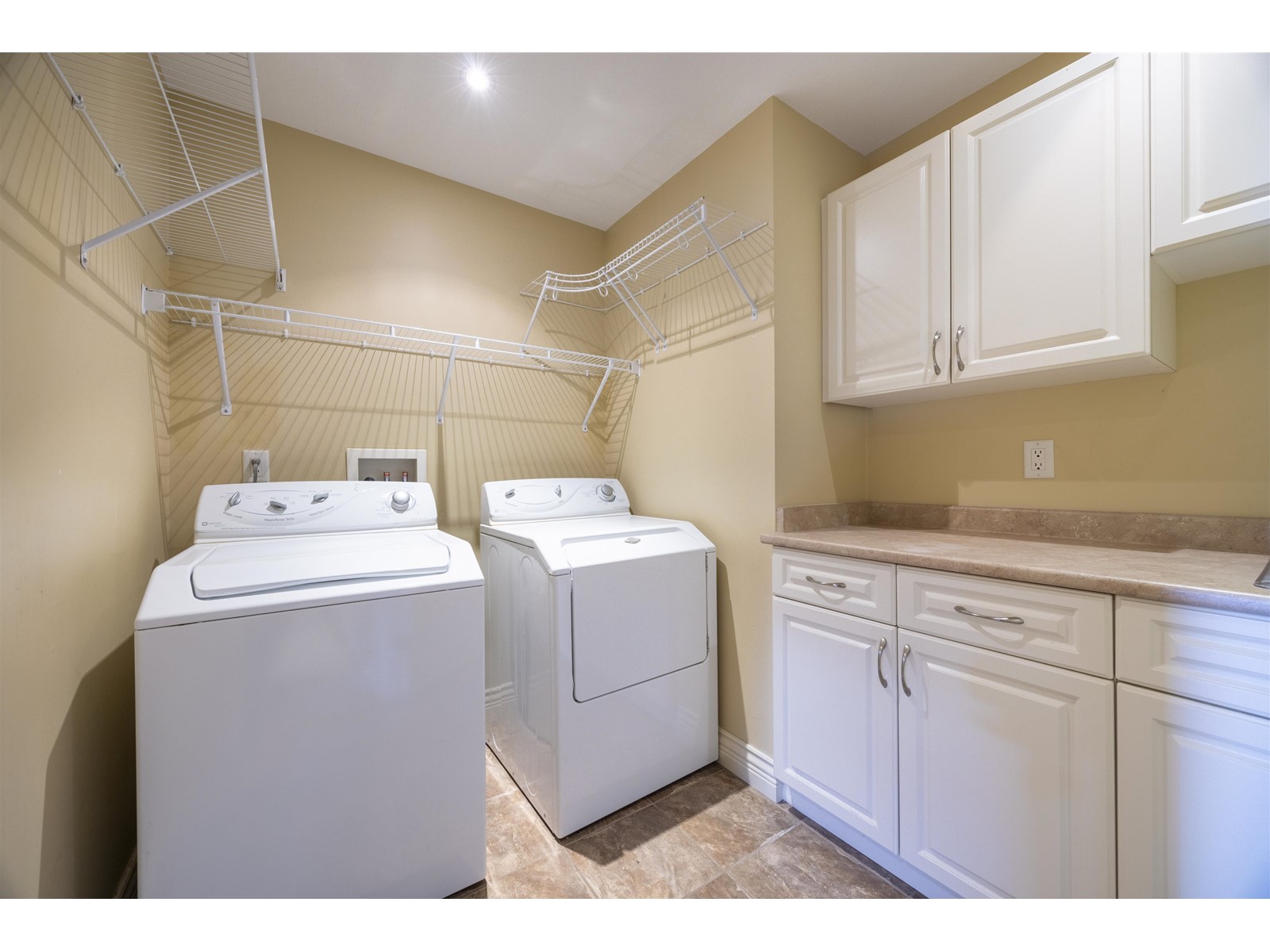 1353 Everall Street Property Photo 7