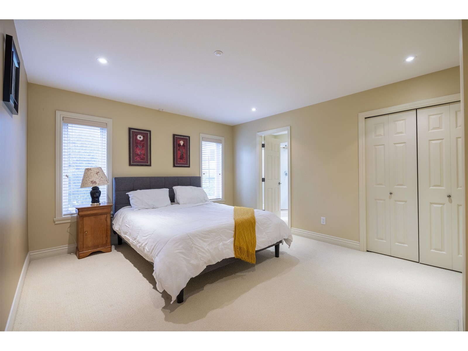 1353 Everall Street Property Photo 8