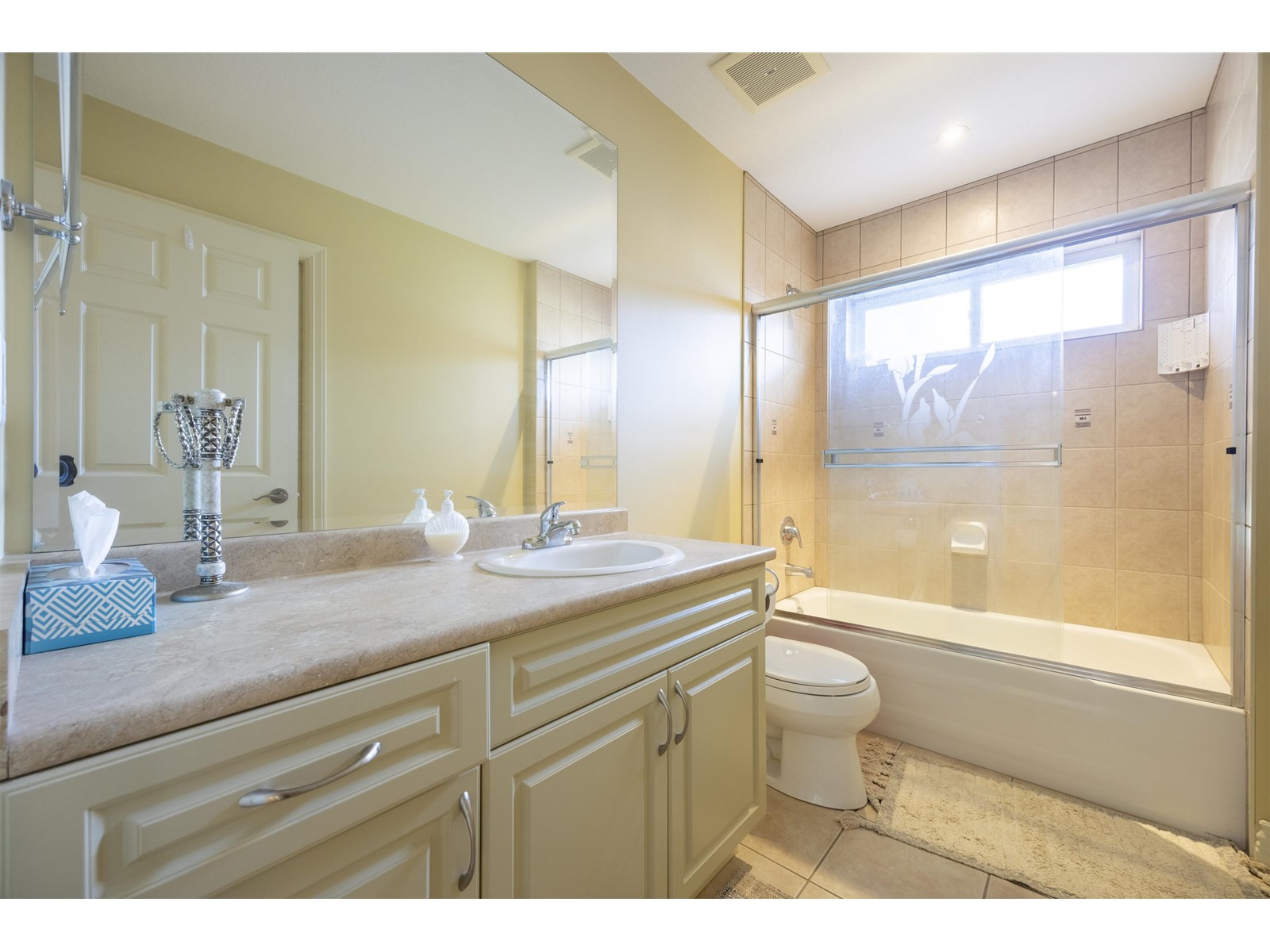 1353 Everall Street Property Photo 9