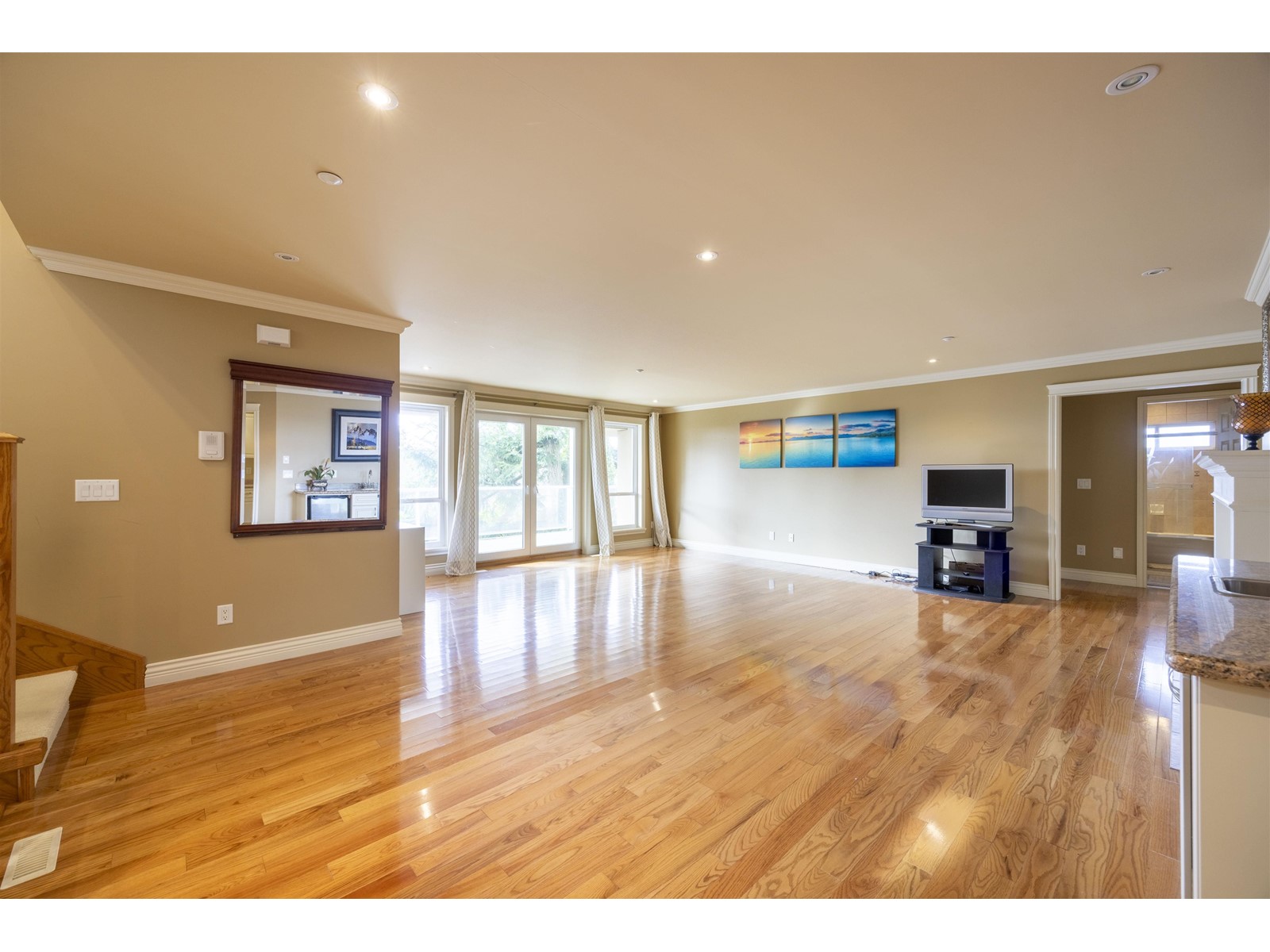 1353 Everall Street Property Photo 12