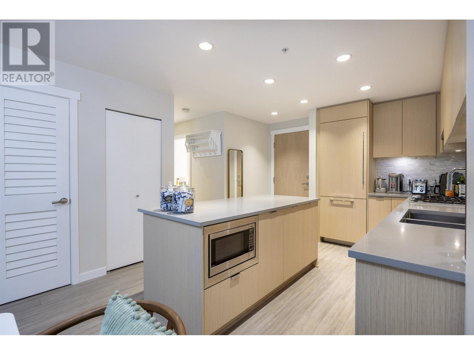 422 9213 Odlin Road Property Photo 3