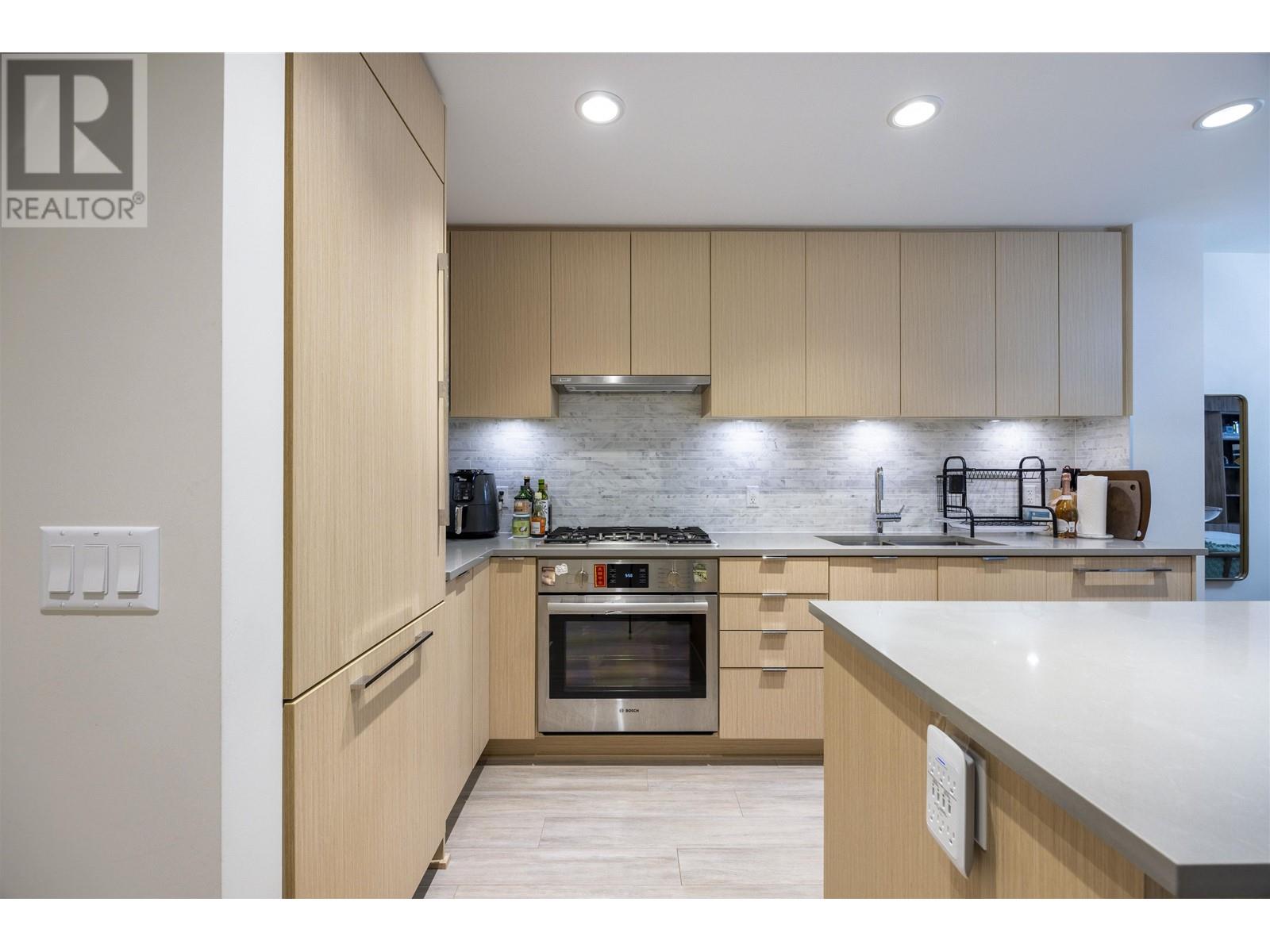 422 9213 Odlin Road Property Photo 8