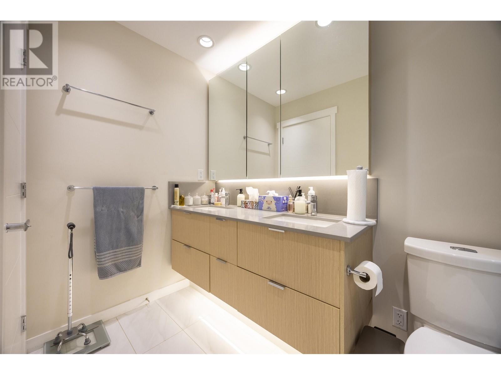 422 9213 Odlin Road Property Photo 12