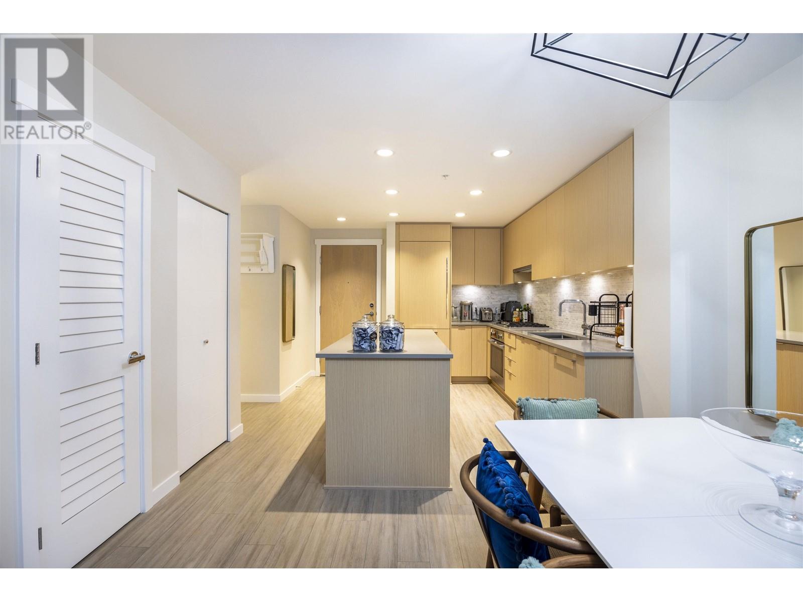 422 9213 Odlin Road Property Photo 14