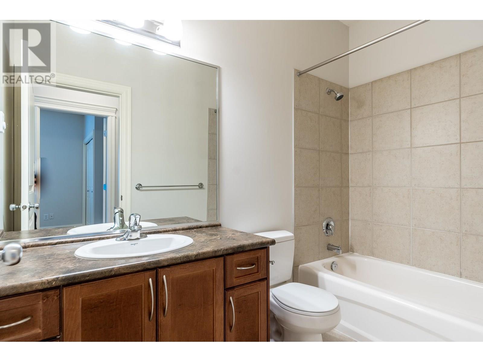 215 22150 Dewdney Trunk Road Property Photo 11