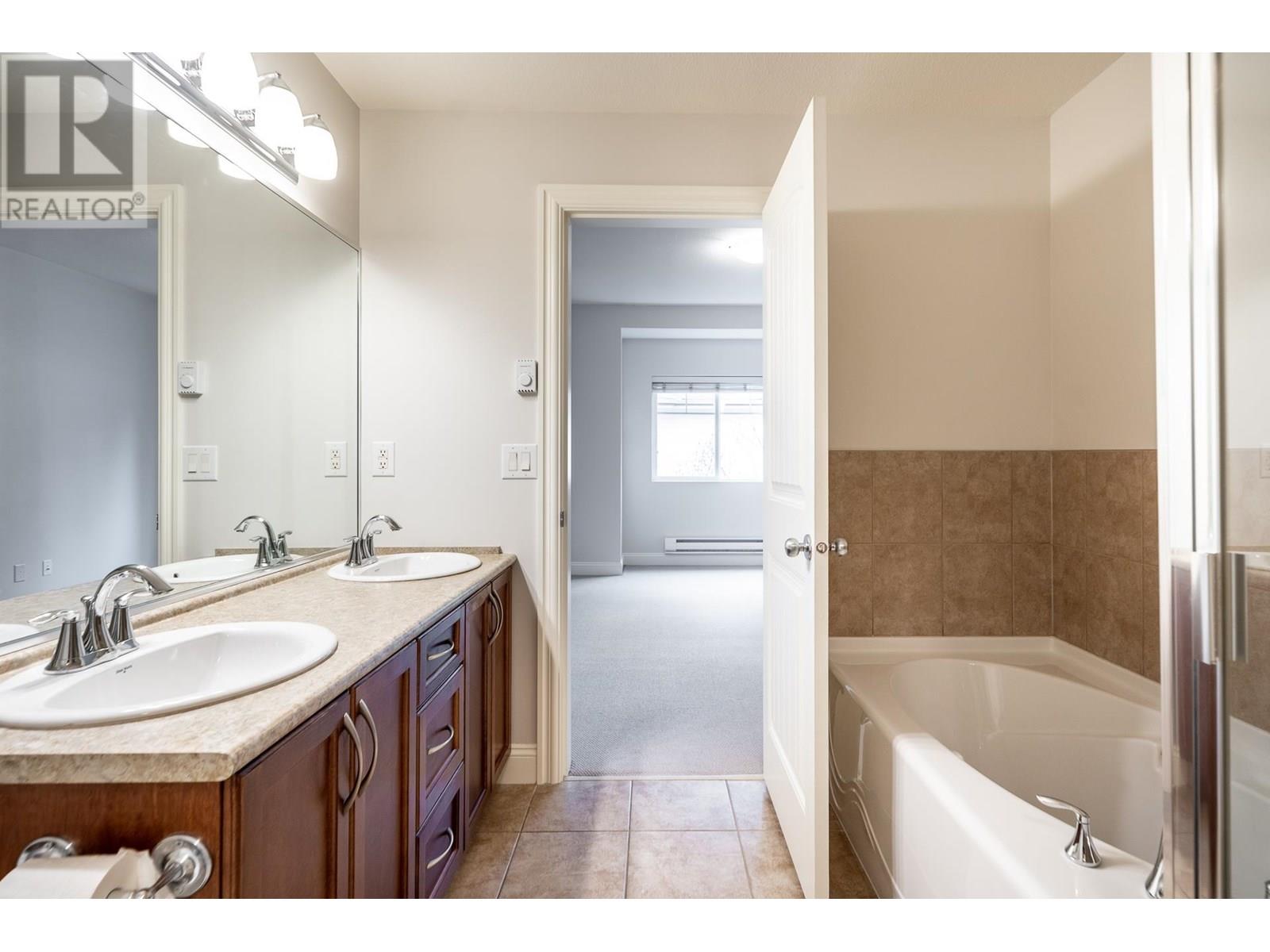 215 22150 Dewdney Trunk Road Property Photo 18
