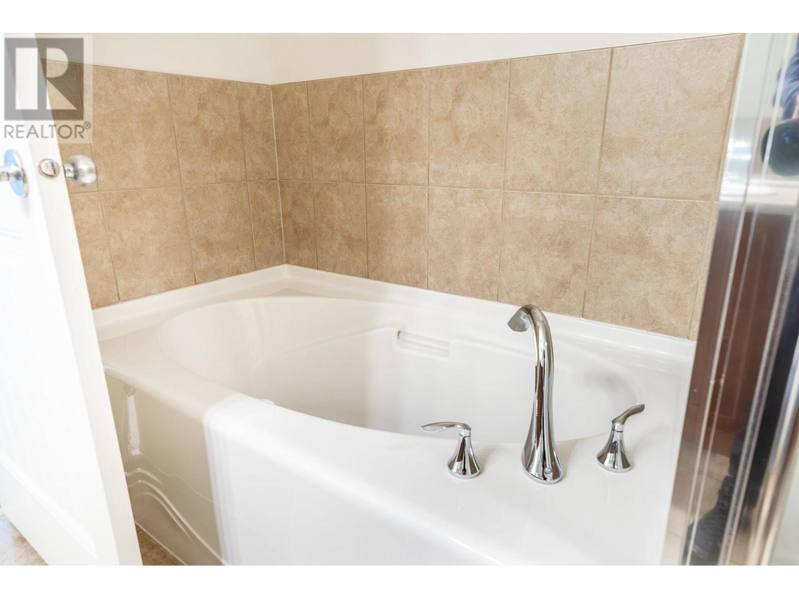 215 22150 Dewdney Trunk Road Property Photo 19