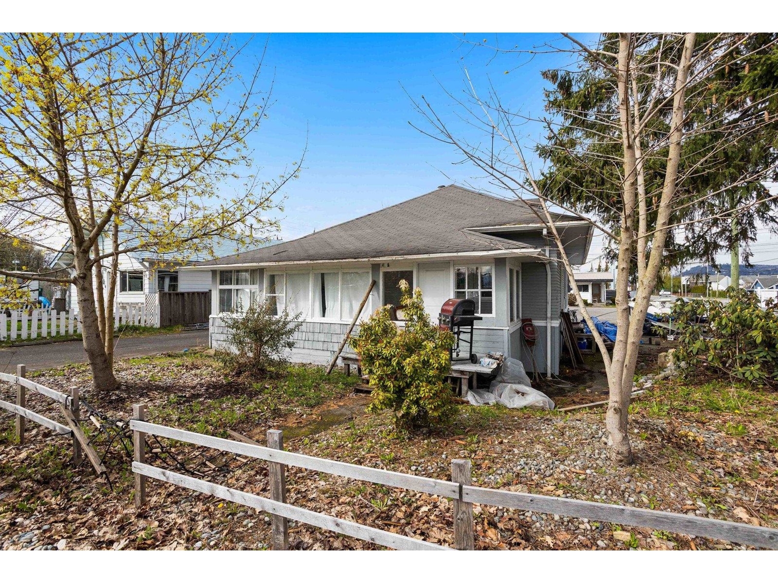 34595 2 Avenue Property Photo