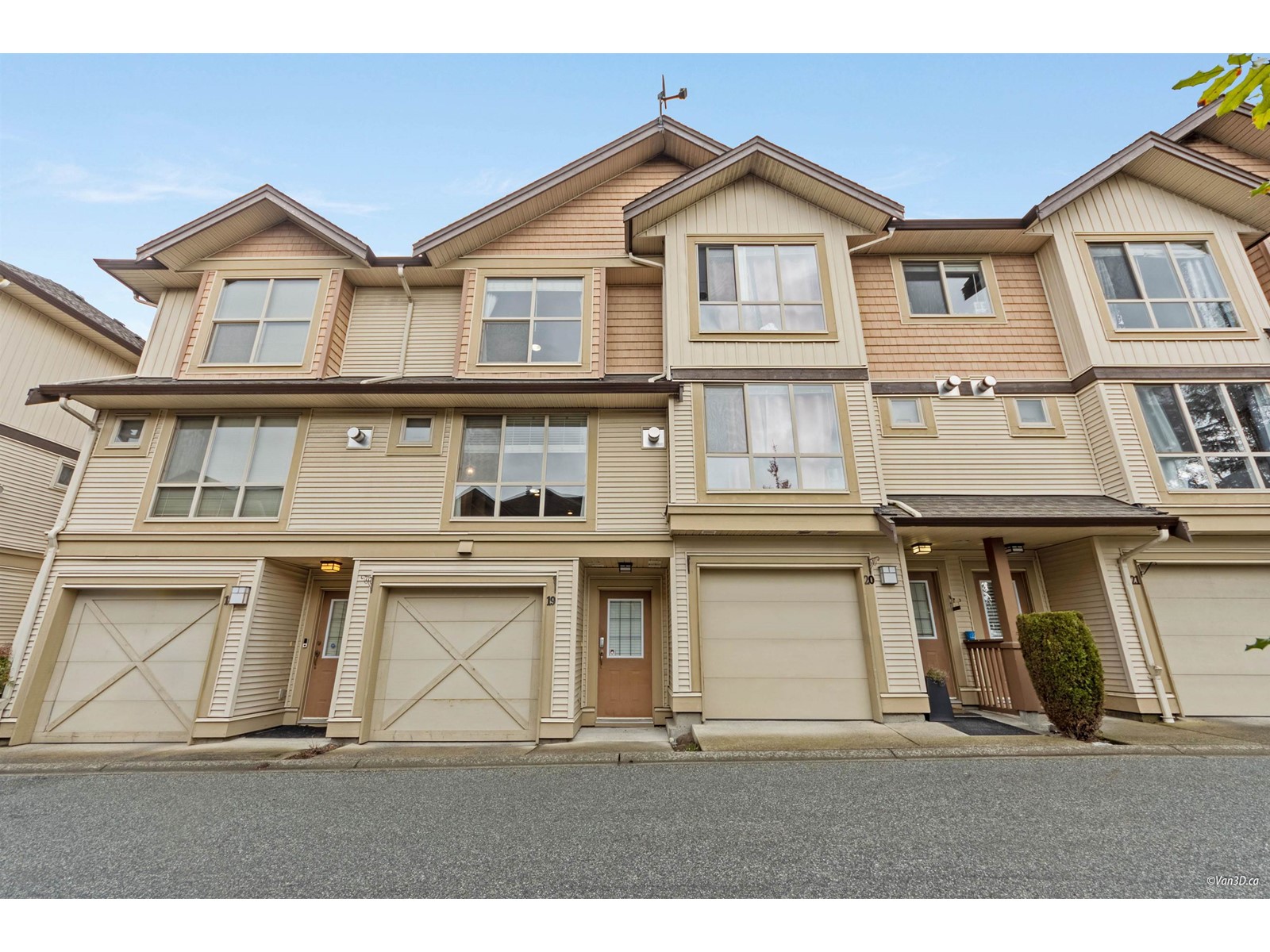 19 20350 68 Avenue Property Photo 1