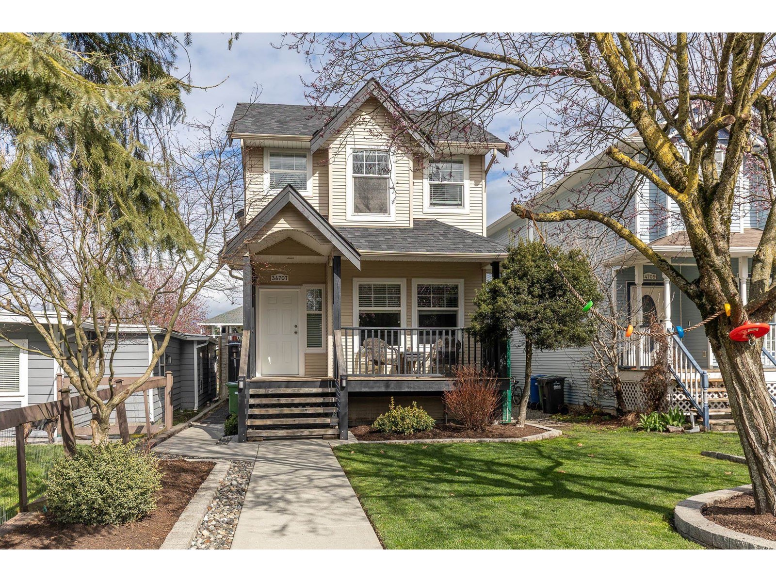 34707 4 Avenue Property Photo