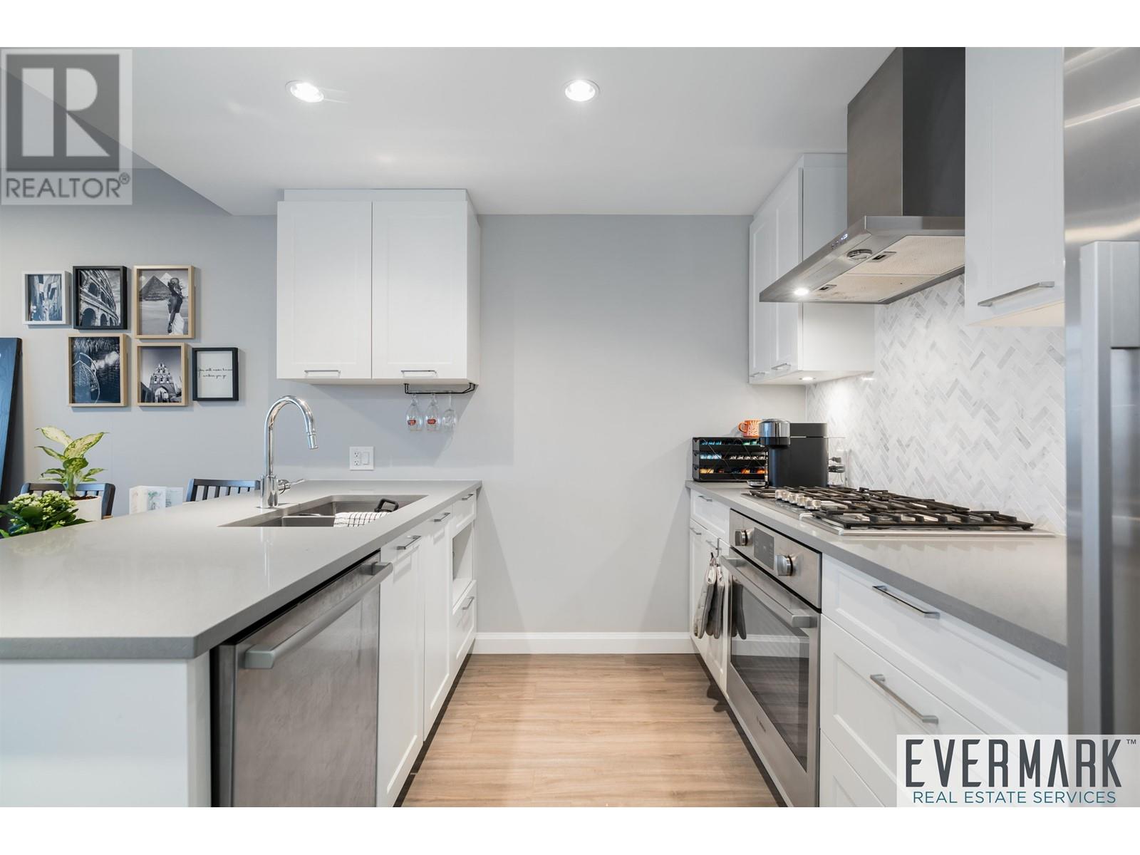 2506 520 Como Lake Avenue Property Photo 4