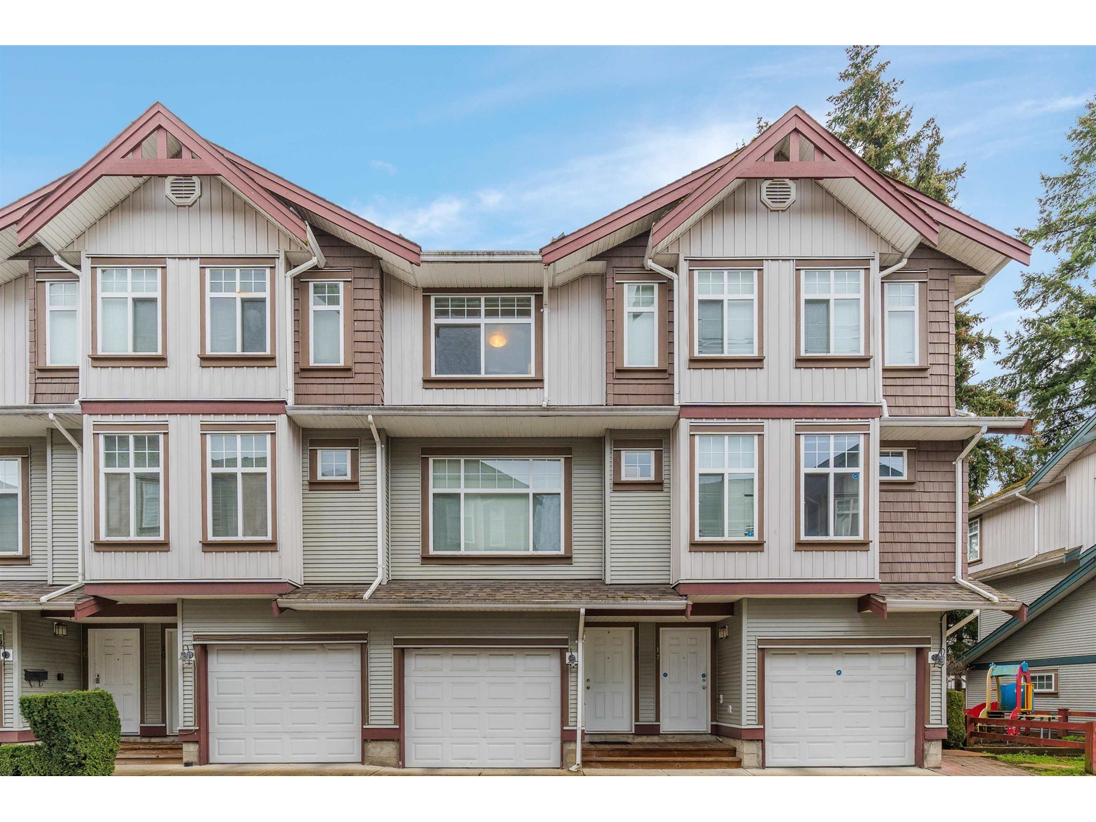 18 12585 72 Avenue Property Photo 1