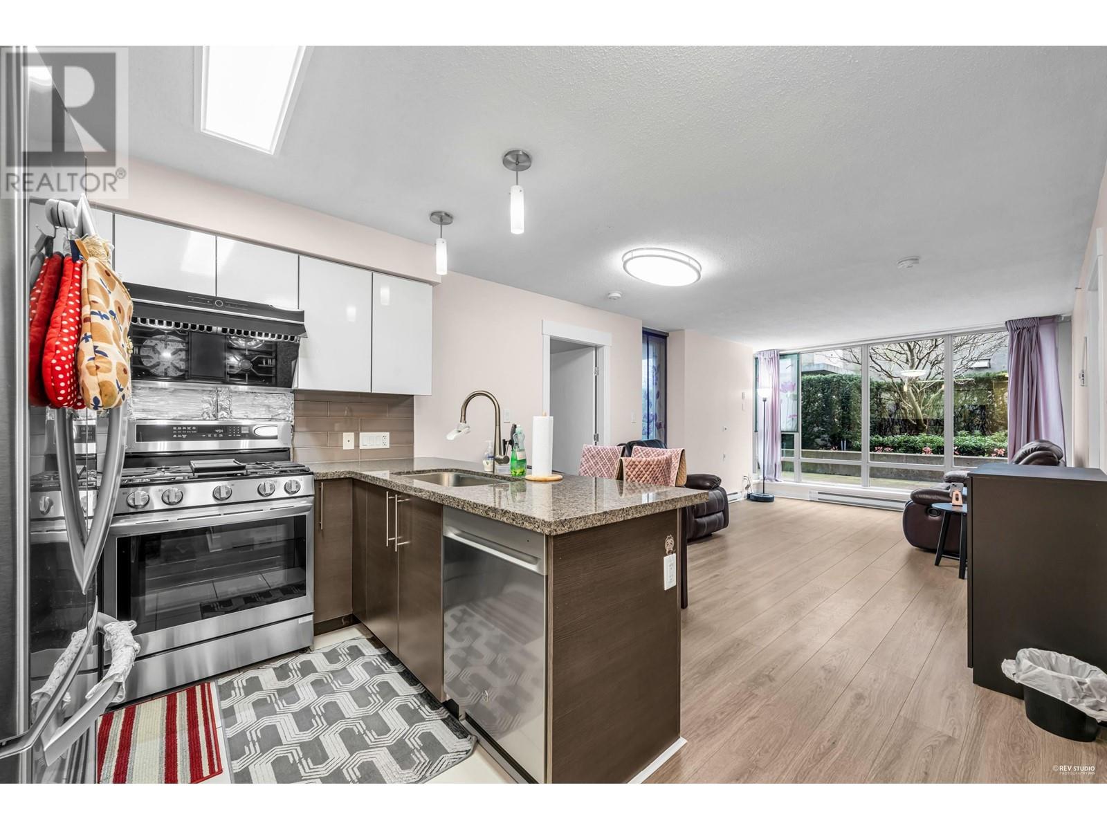 509 6733 BUSWELL STREET Property Photo 1
