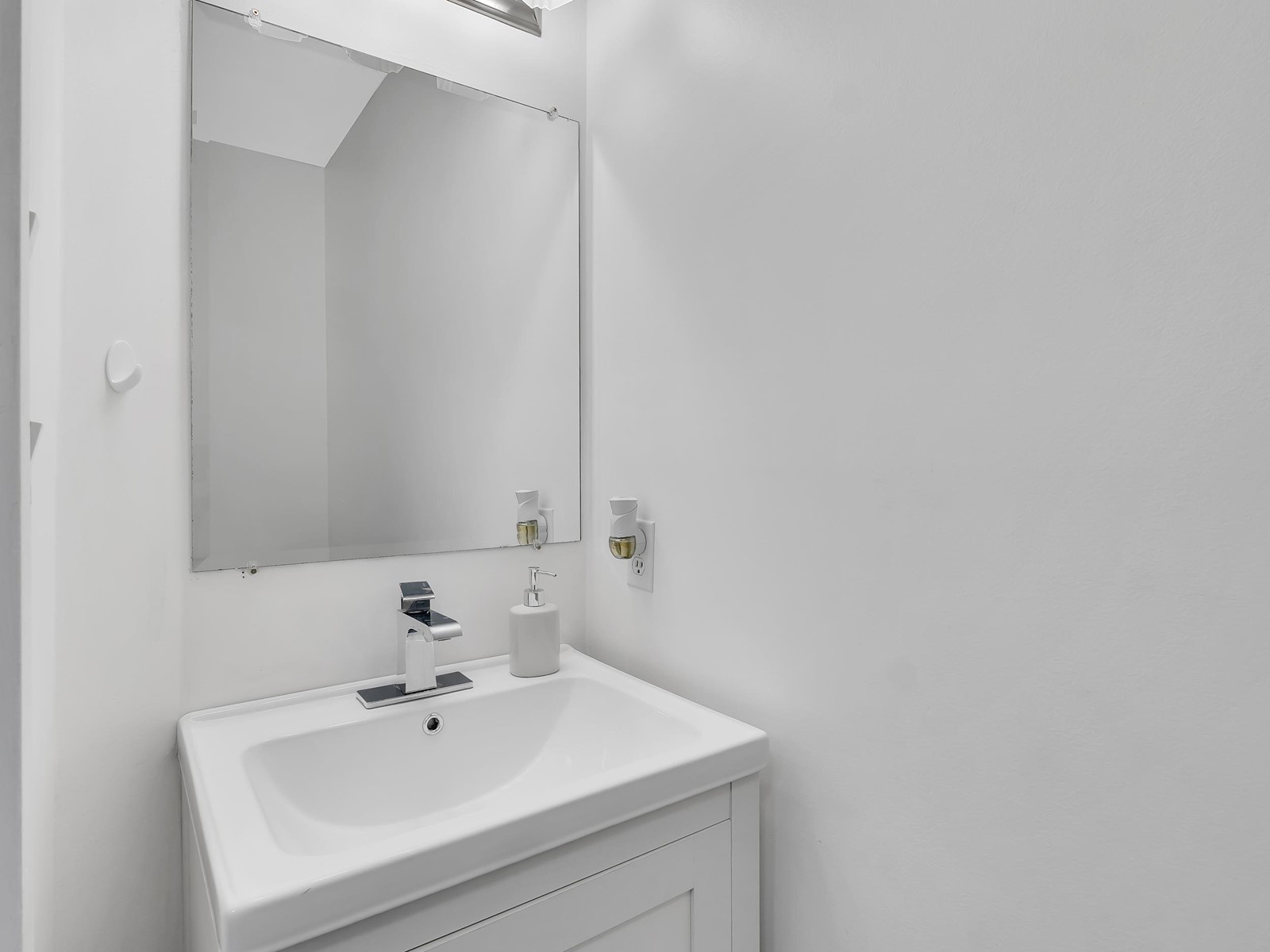 10030 Sussex Drive, Rosedale Property Photo 17