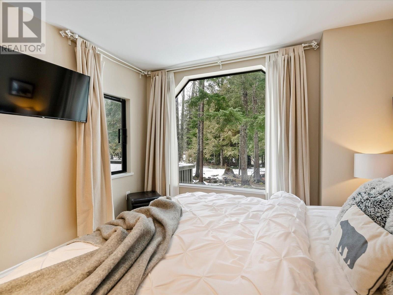8 4510 Blackcomb Way Property Photo 17