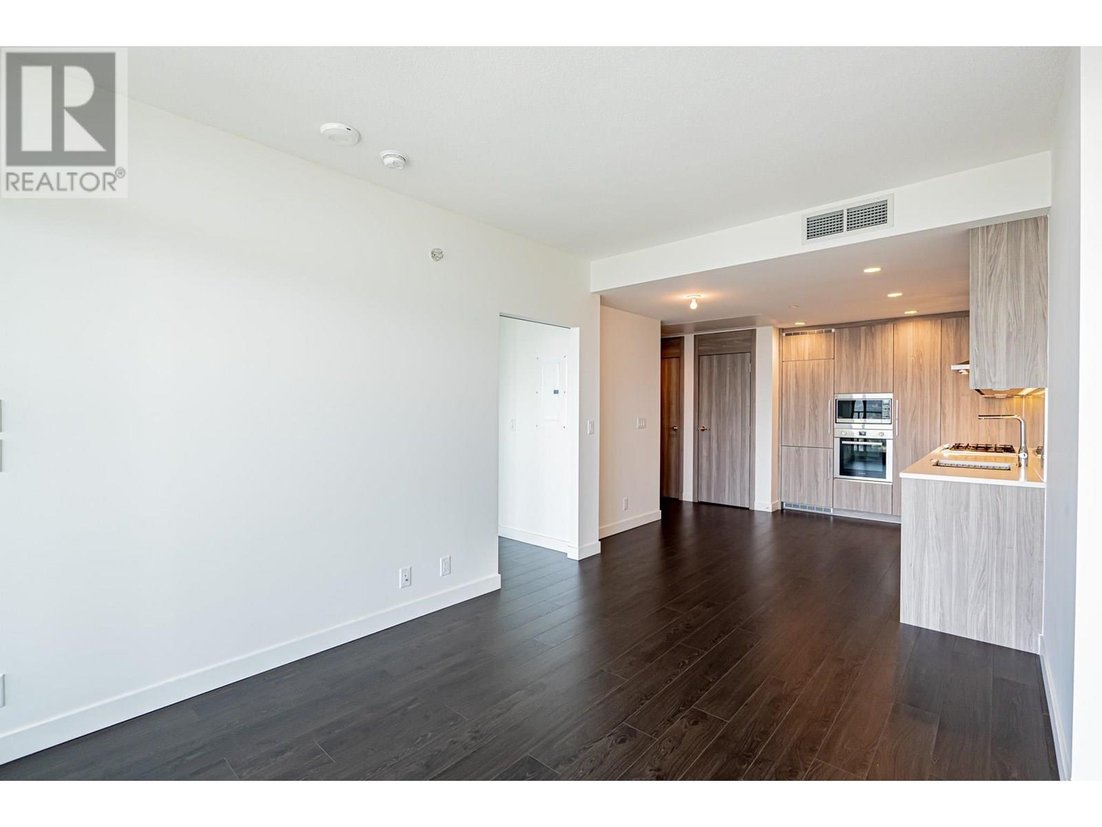 5305 4880 Lougheed Highway Property Photo 4