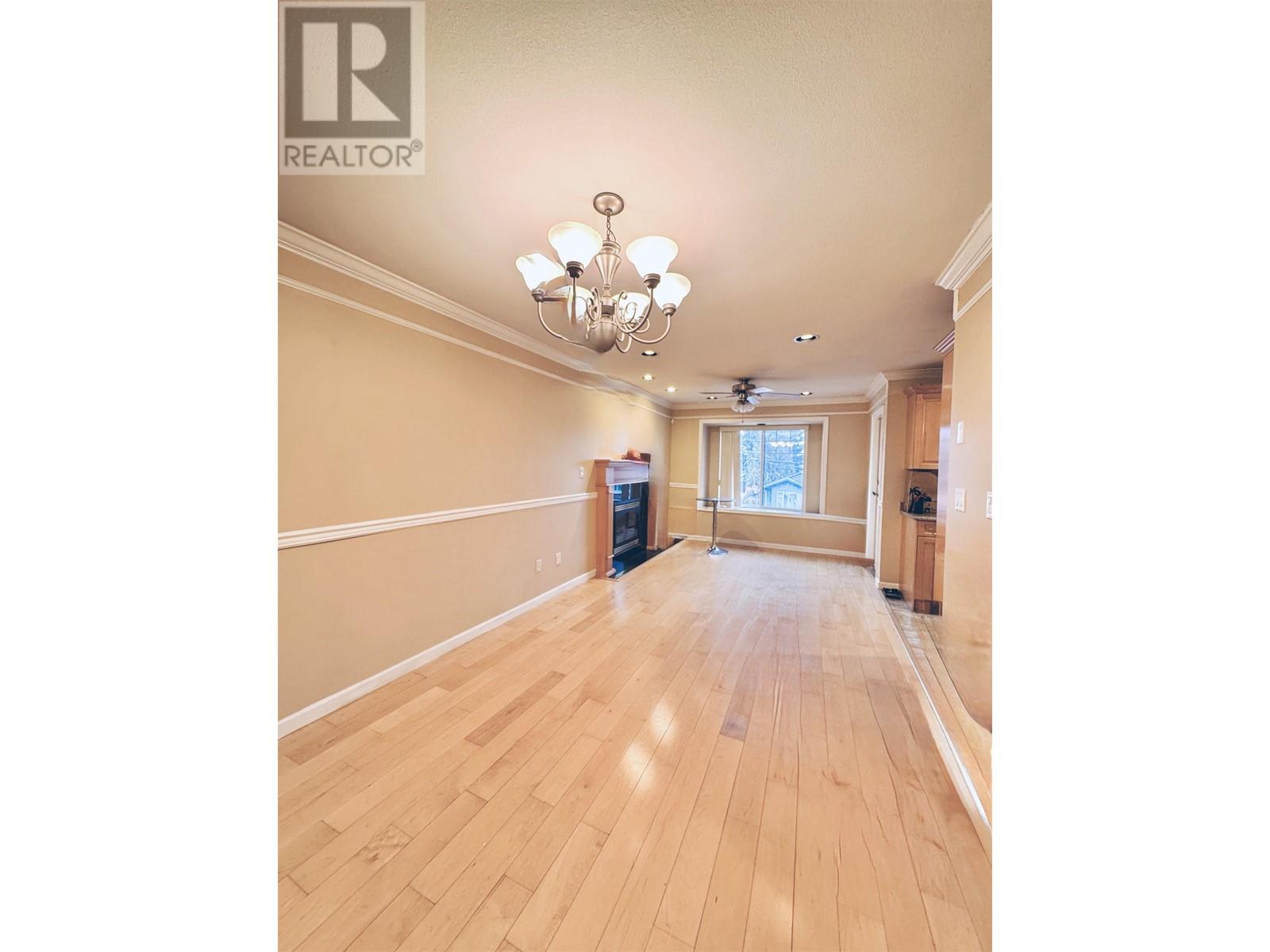 5366 Manor Street Property Photo 4