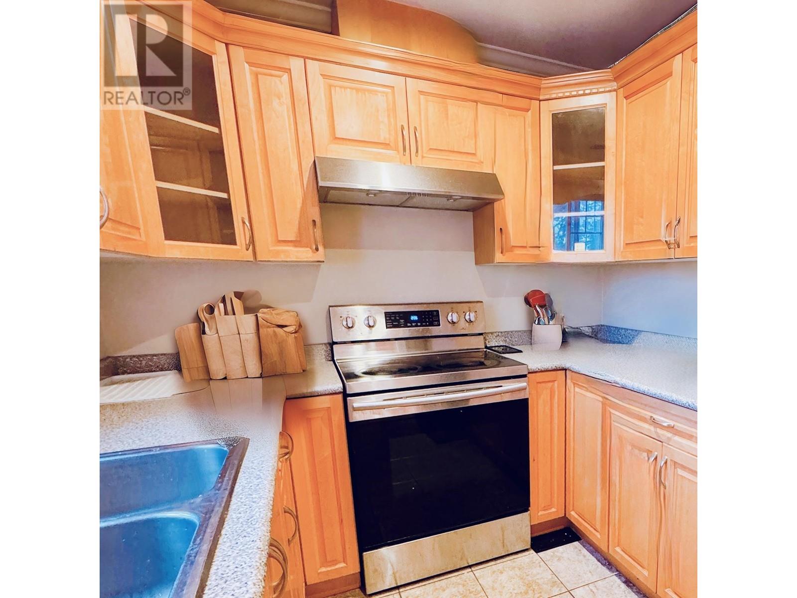 5366 Manor Street Property Photo 6