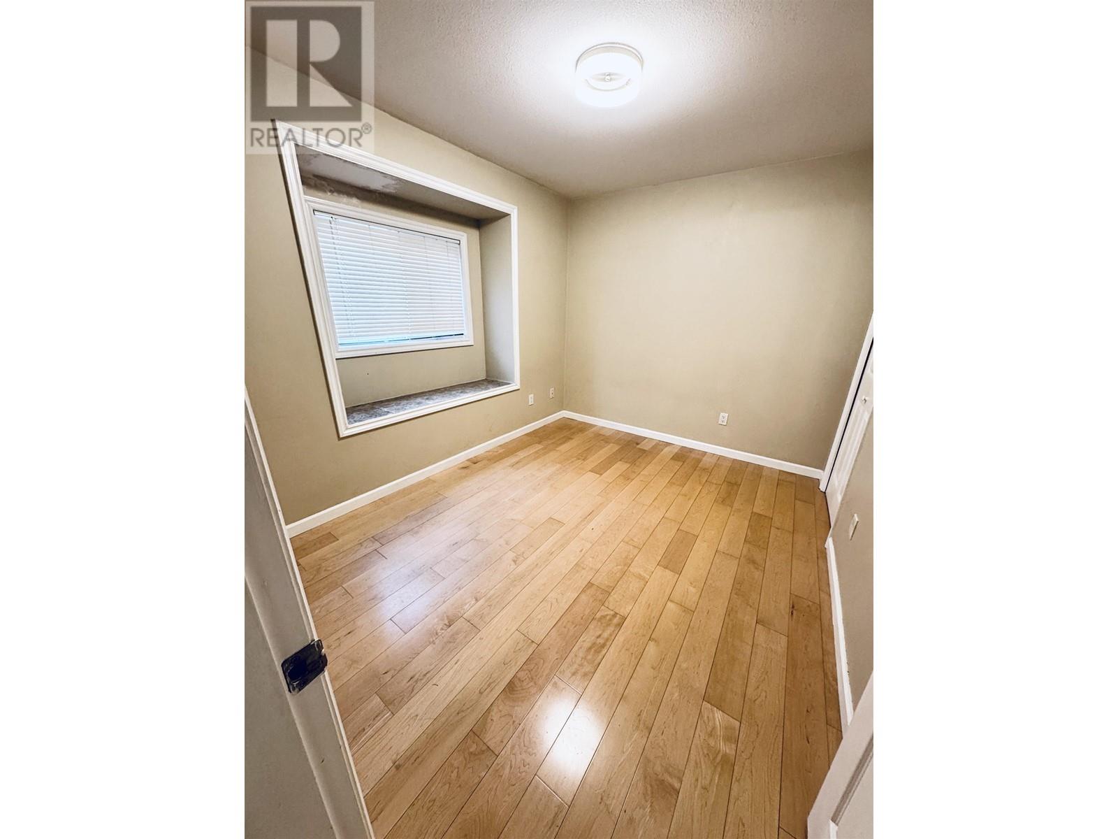 5366 Manor Street Property Photo 8