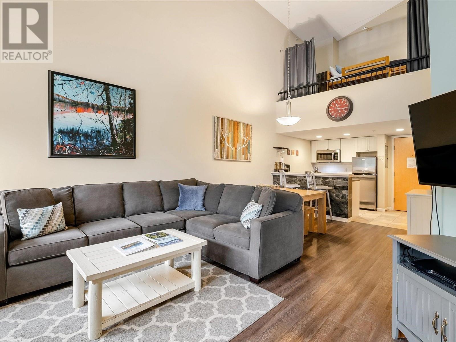 323 4338 Main Street Property Photo 4