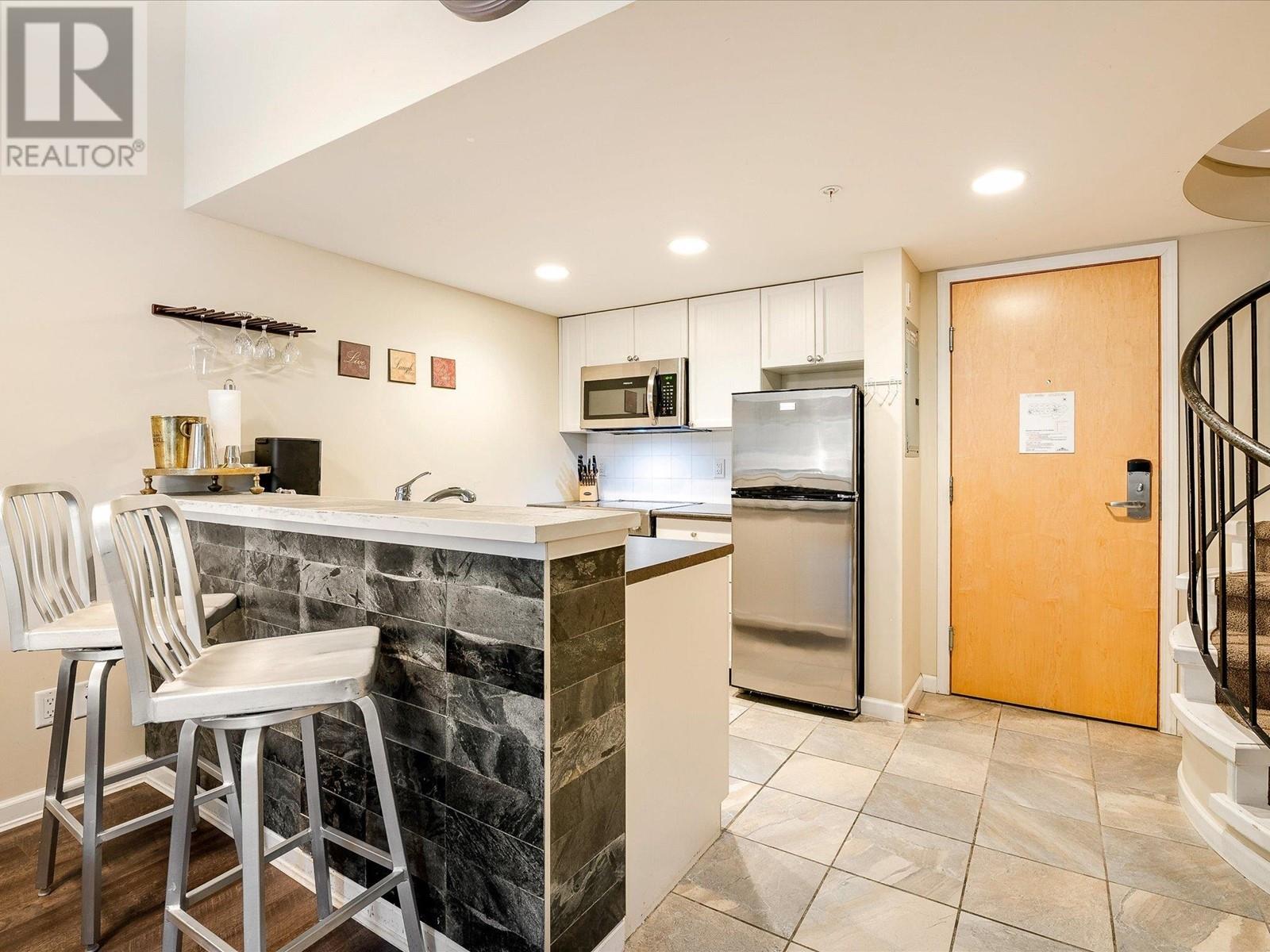 323 4338 Main Street Property Photo 10