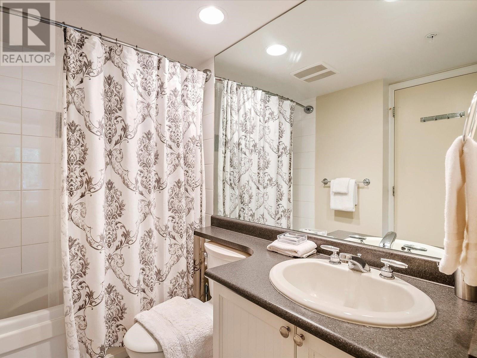 323 4338 Main Street Property Photo 17