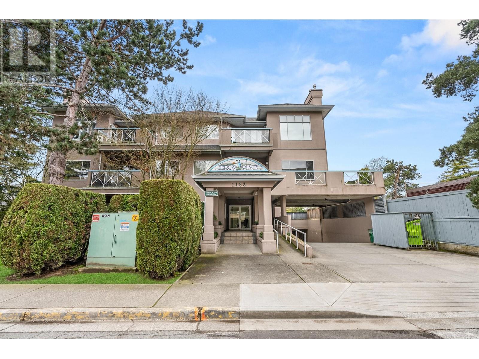 202 1153 54a Street Property Photo 1