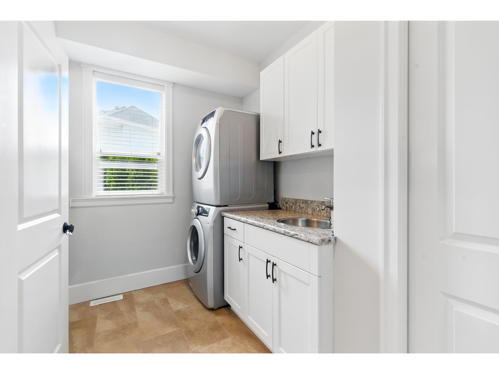 8059 210 Street Property Photo 29