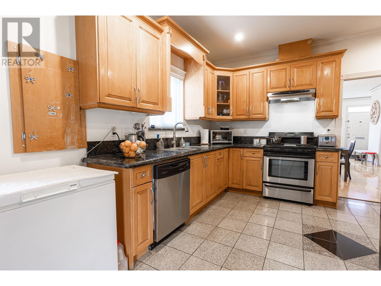 6641 Sperling Avenue Property Photo 10