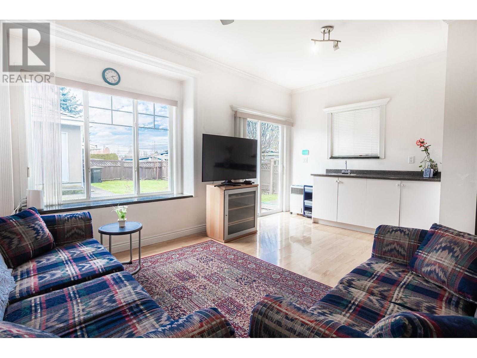 6641 Sperling Avenue Property Photo 14