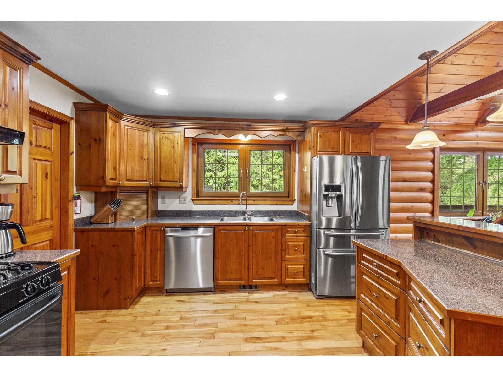 12200 Powell Street Property Photo 9