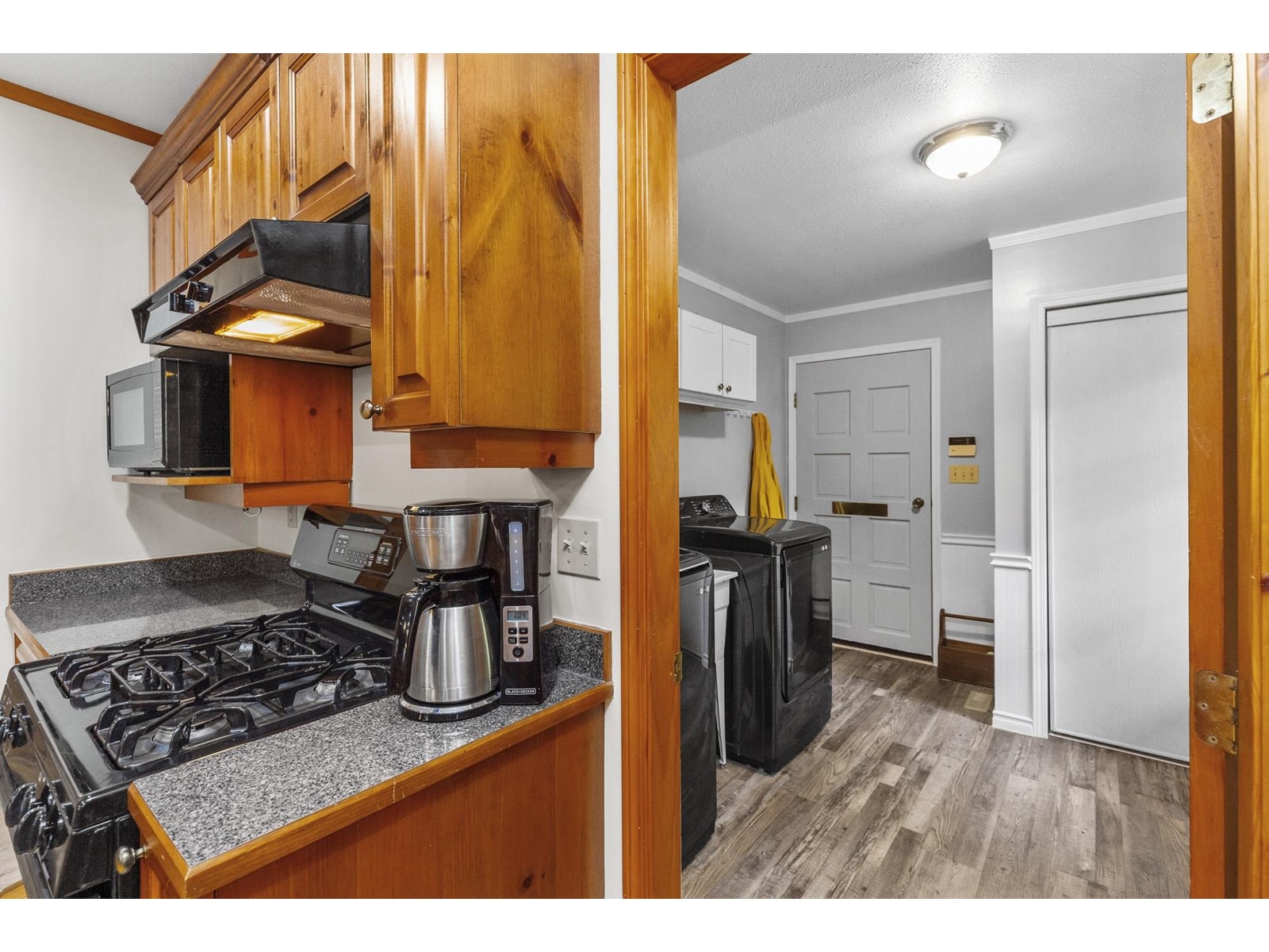 12200 Powell Street Property Photo 14