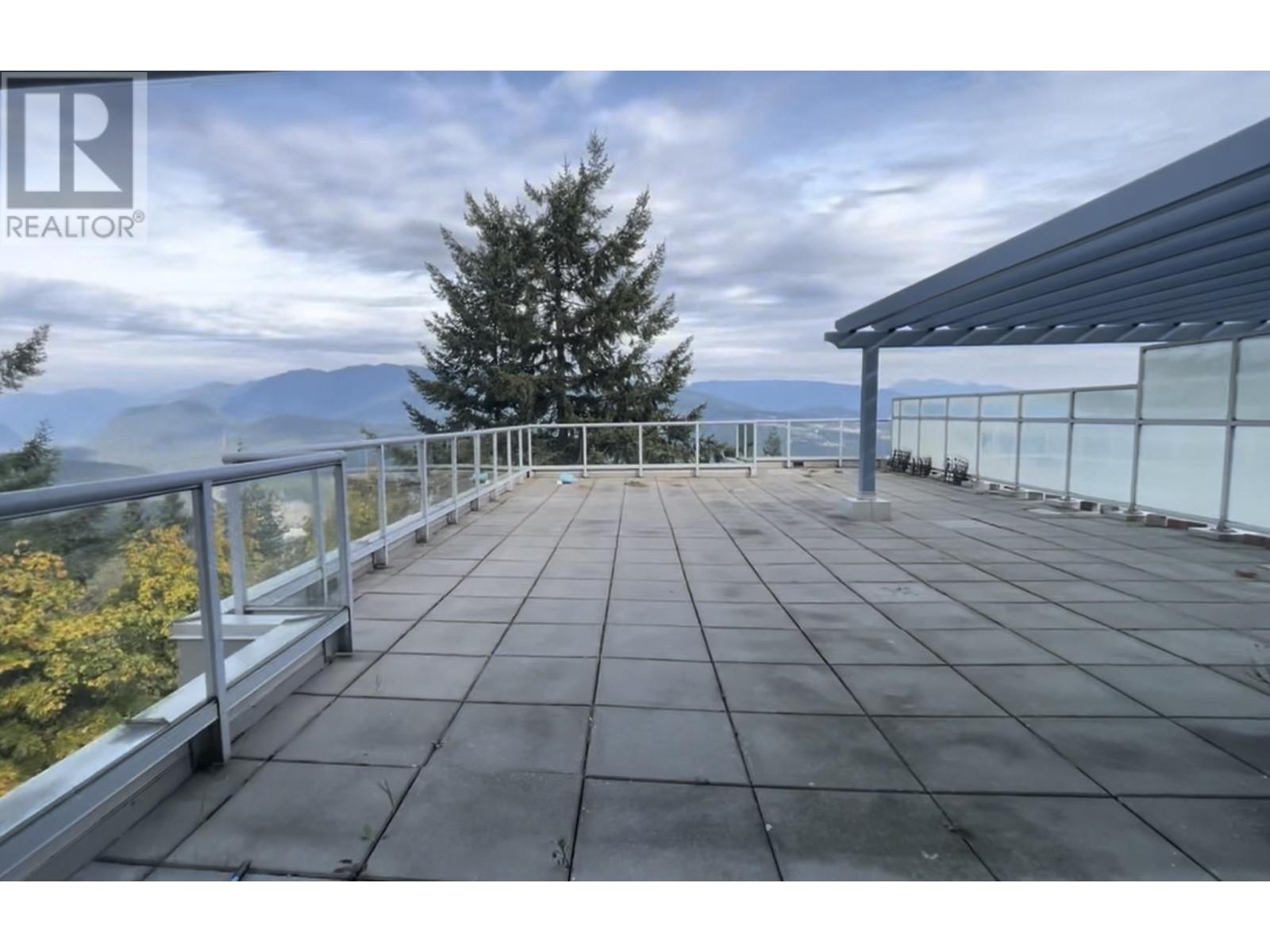 803 9262 University Crescent Property Photo 1