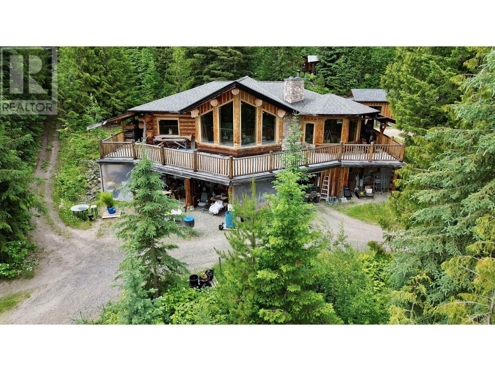3561 Canim-hendrix Lake Road Property Photo 6