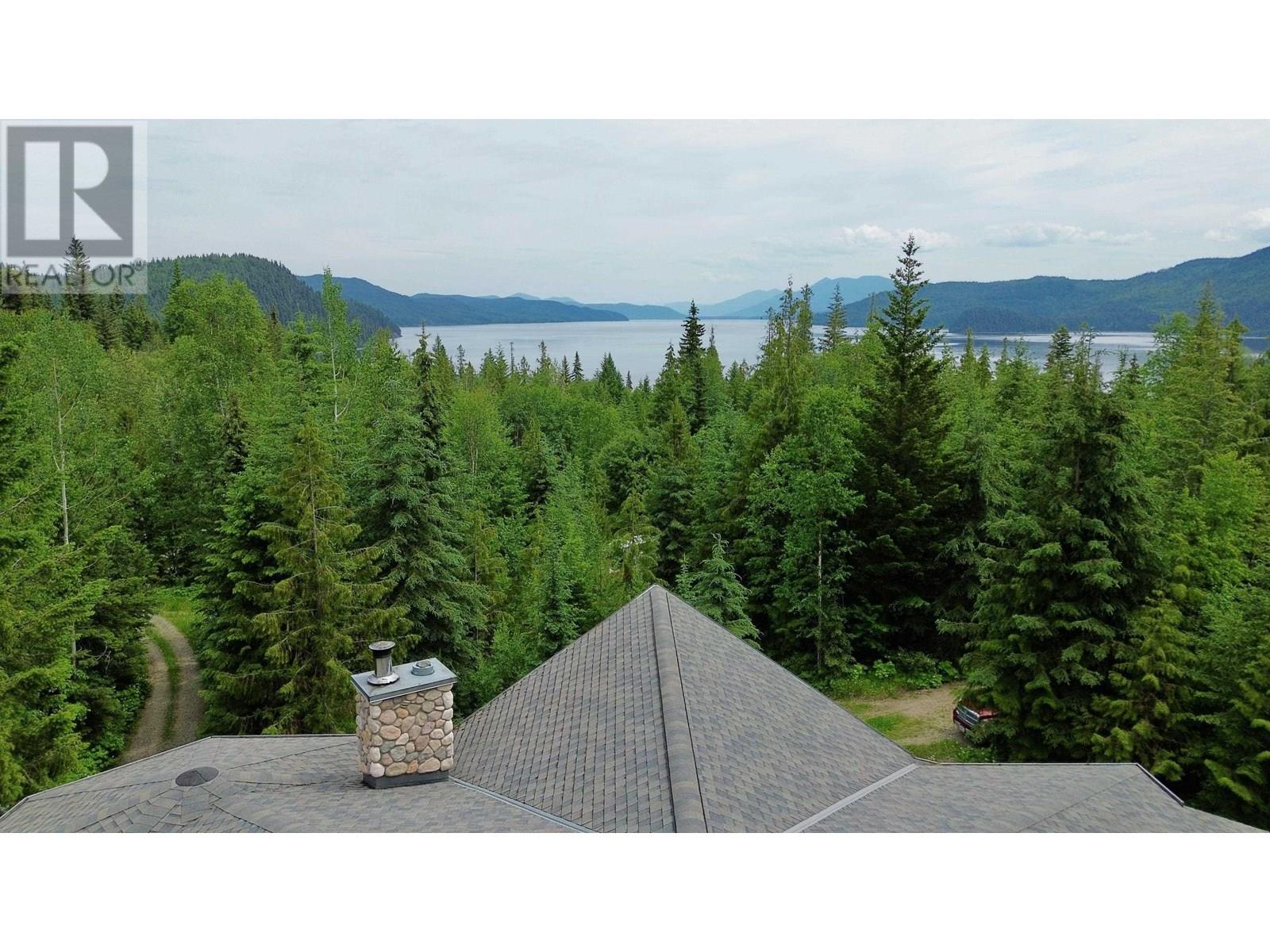 3561 Canim-hendrix Lake Road Property Photo 7