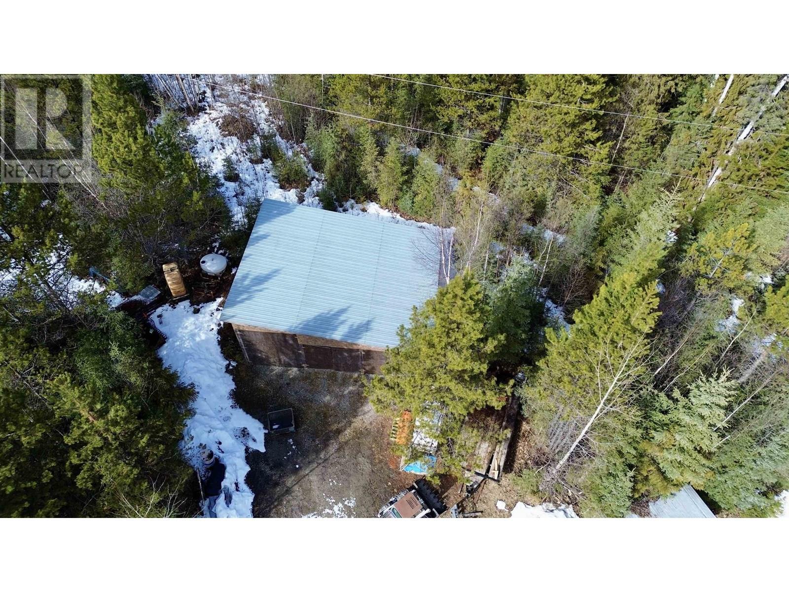 3561 Canim-hendrix Lake Road Property Photo 16