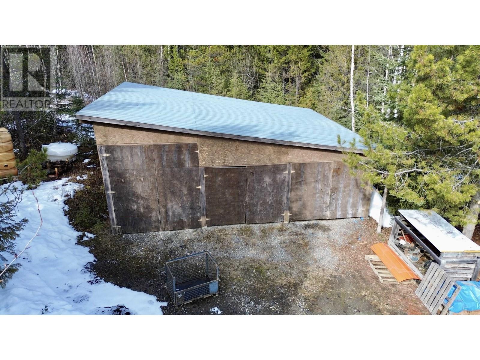 3561 Canim-hendrix Lake Road Property Photo 17