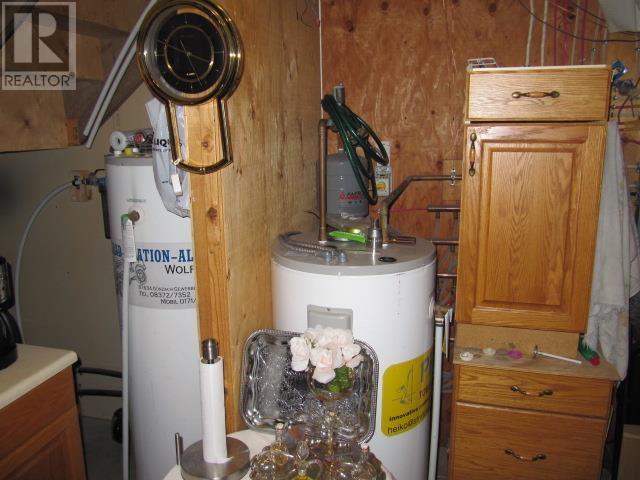 3561 Canim-hendrix Lake Road Property Photo 28