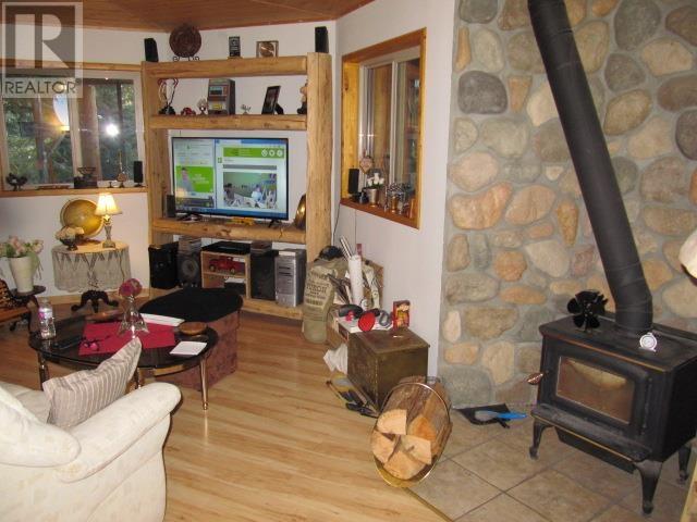 3561 Canim-hendrix Lake Road Property Photo 30