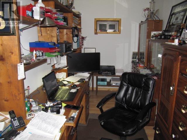 3561 Canim-hendrix Lake Road Property Photo 32