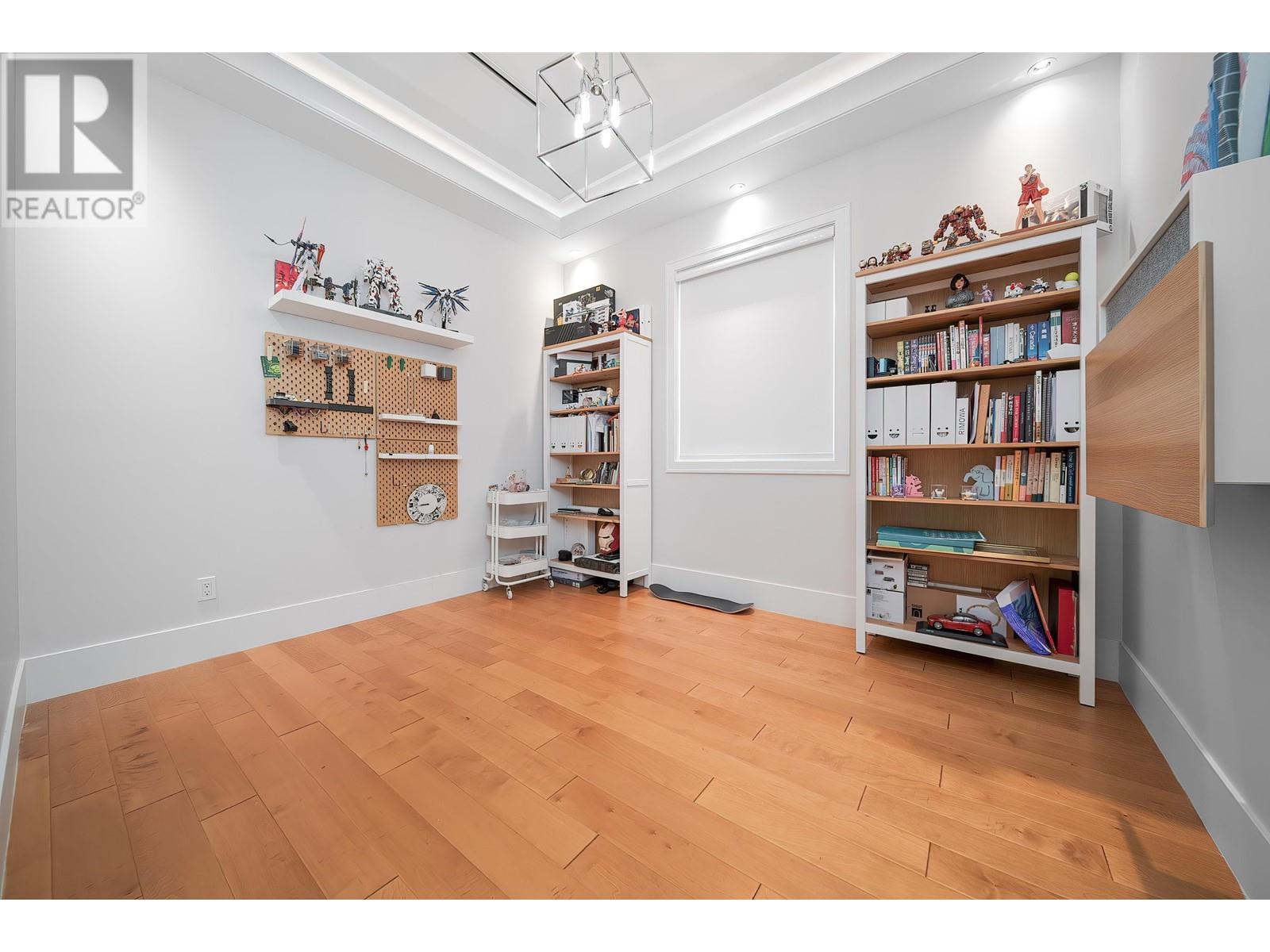 6640 Goldsmith Drive Property Photo 14
