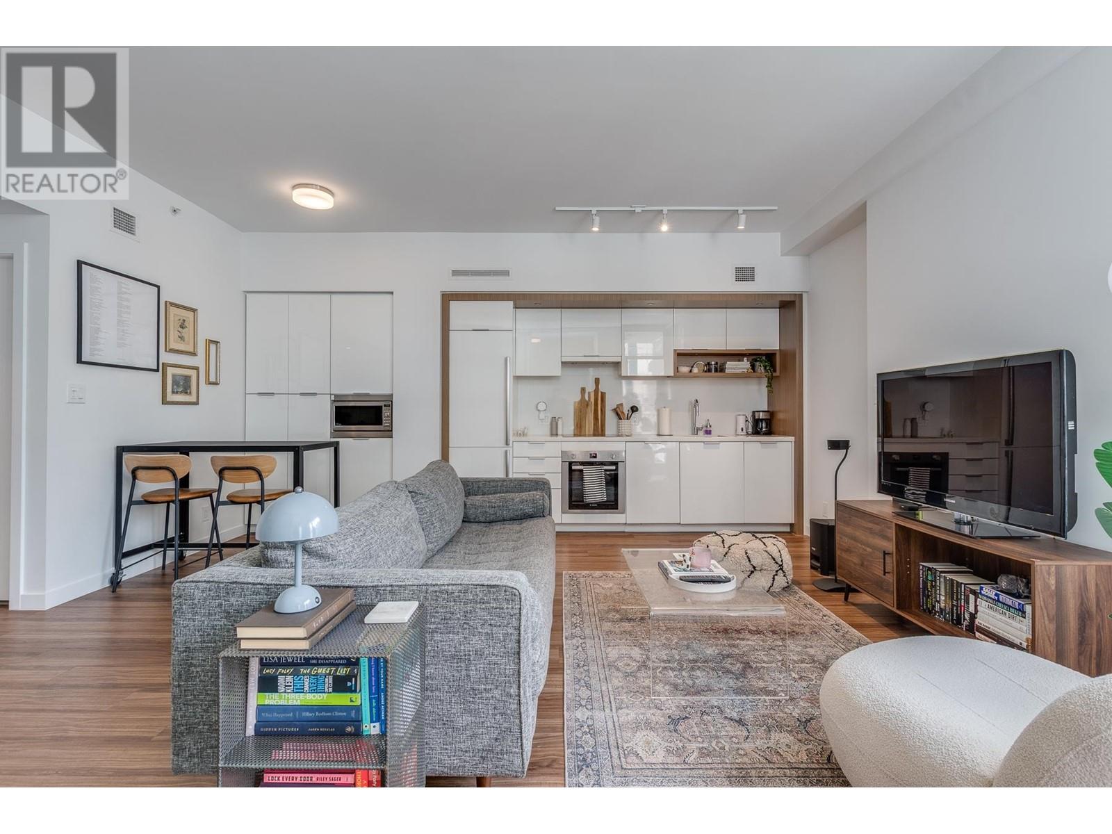 516 1661 Quebec Street Property Photo 4