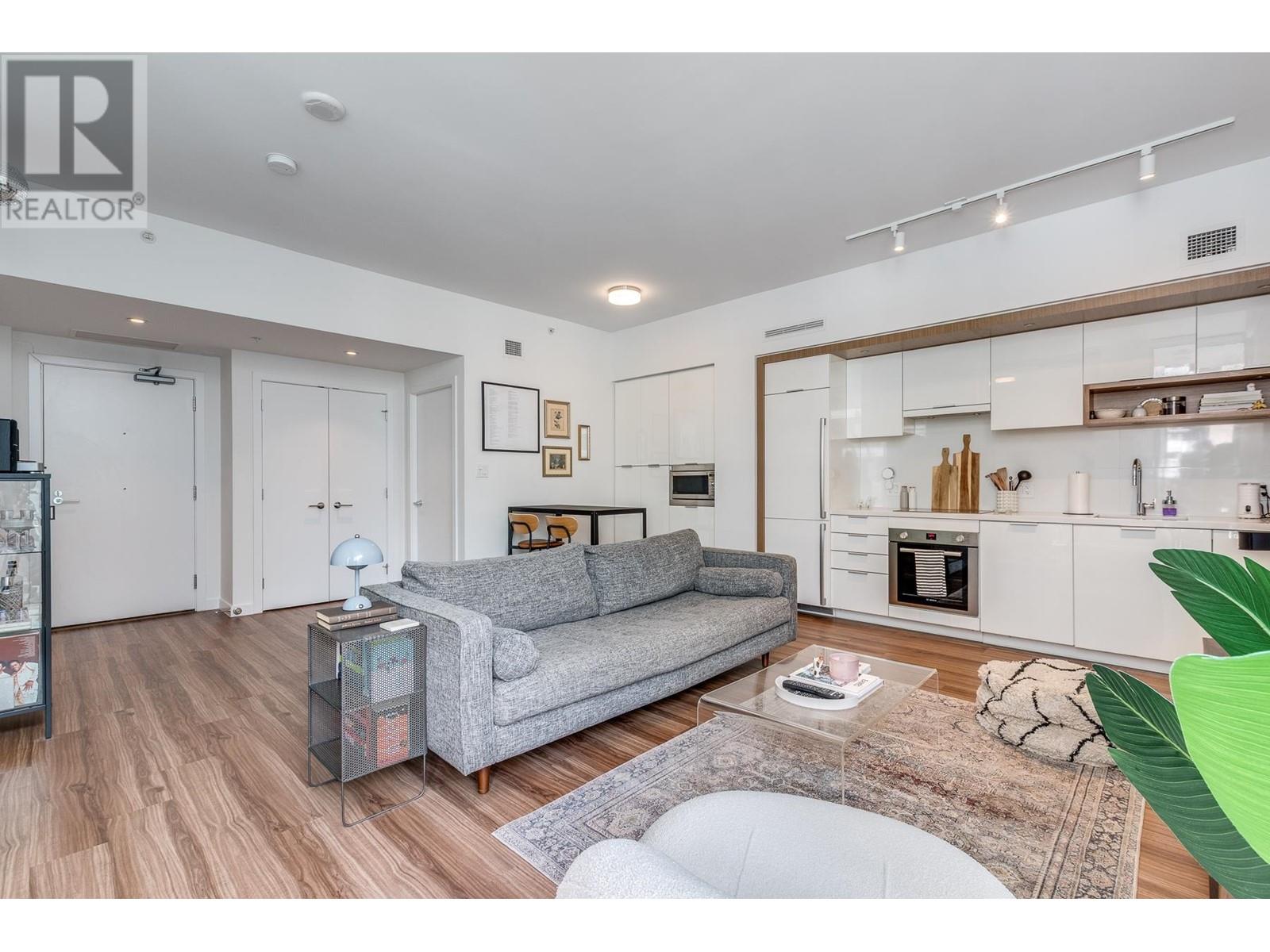 516 1661 Quebec Street Property Photo 5