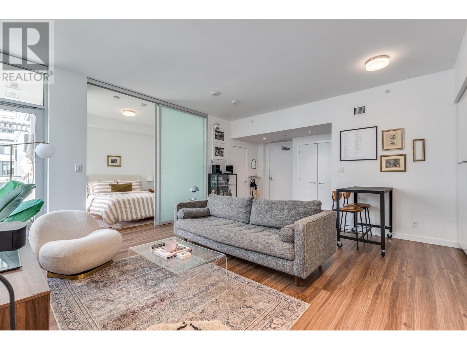 516 1661 Quebec Street Property Photo 6
