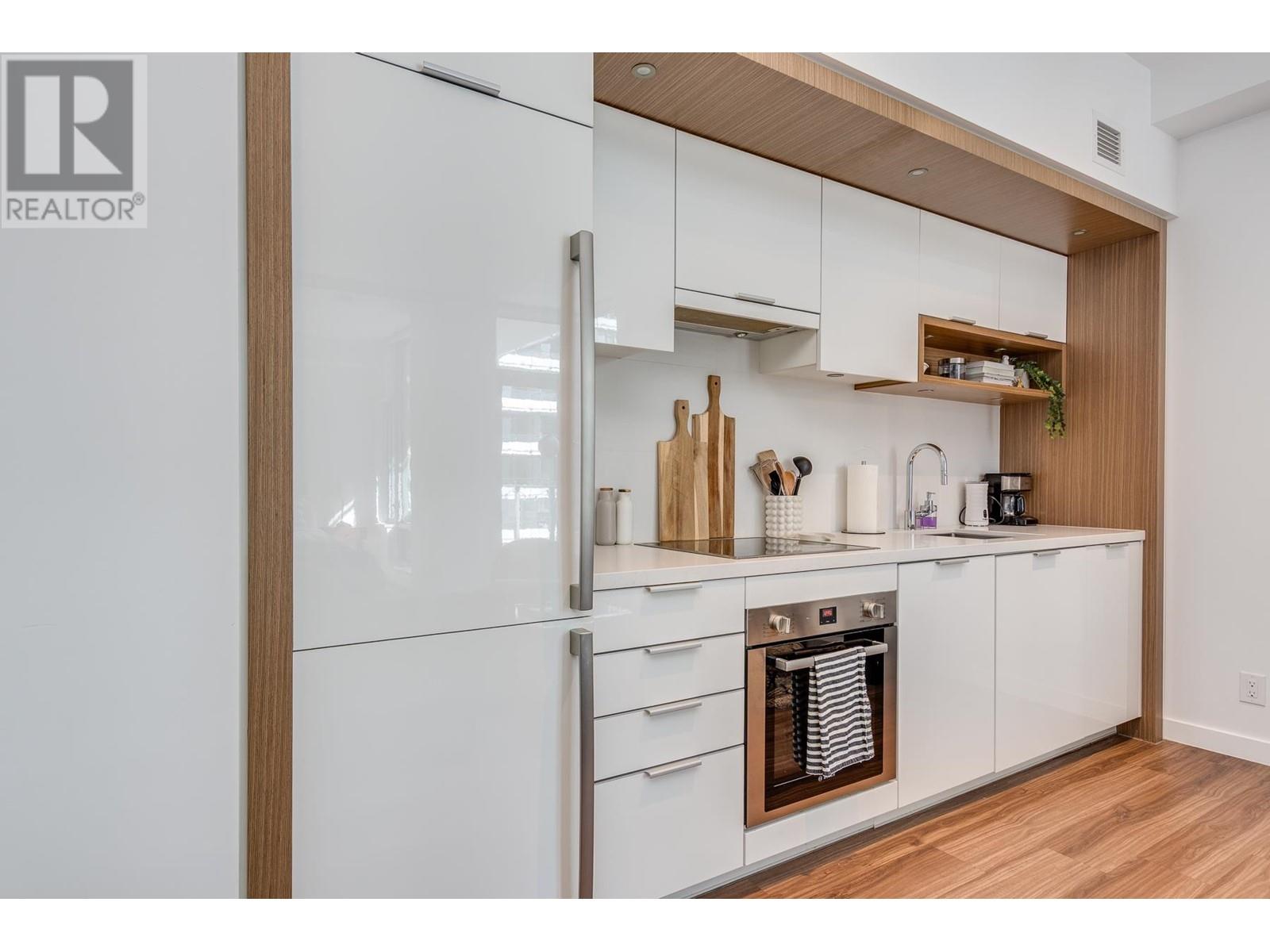 516 1661 Quebec Street Property Photo 10