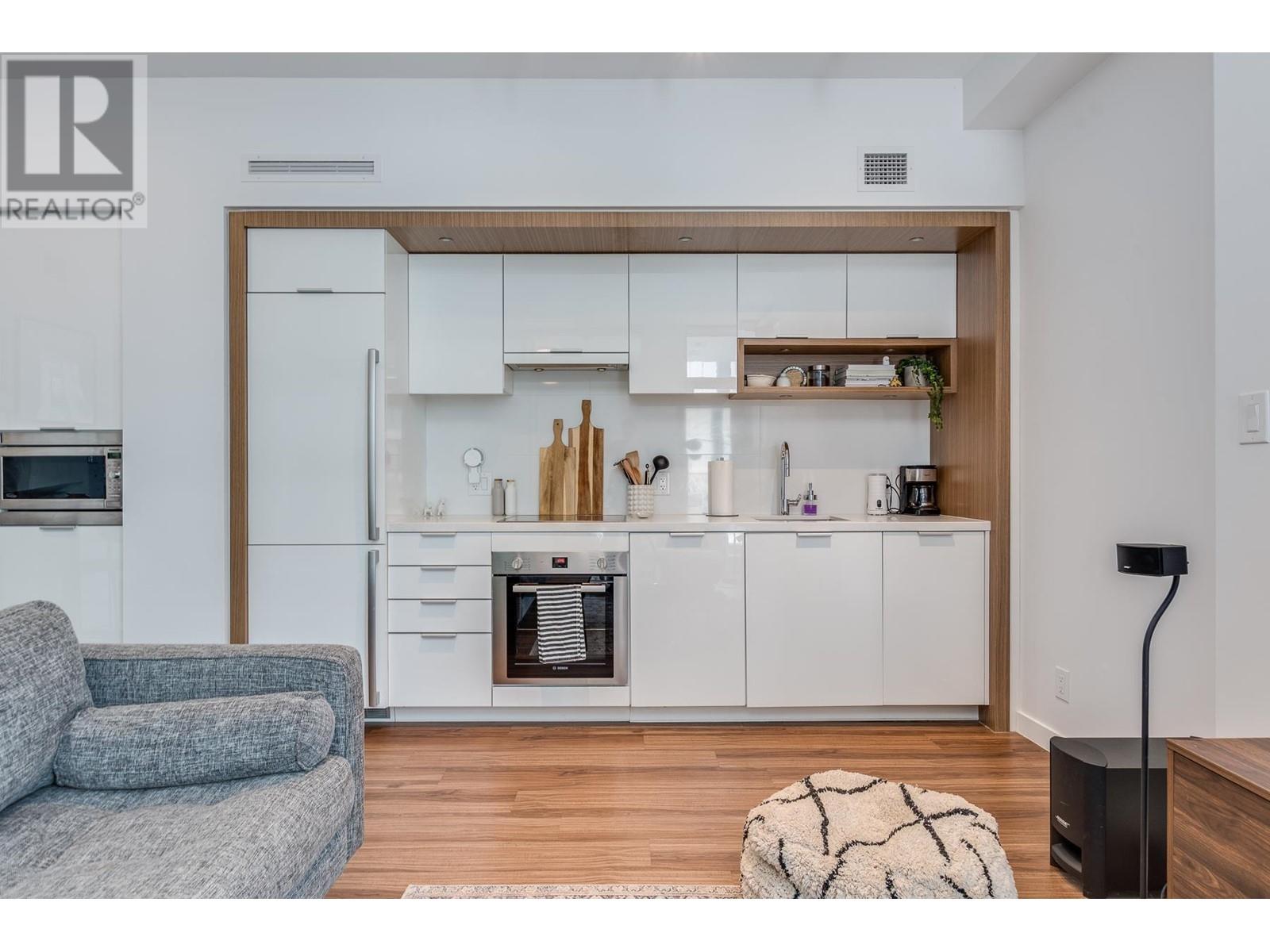 516 1661 Quebec Street Property Photo 11