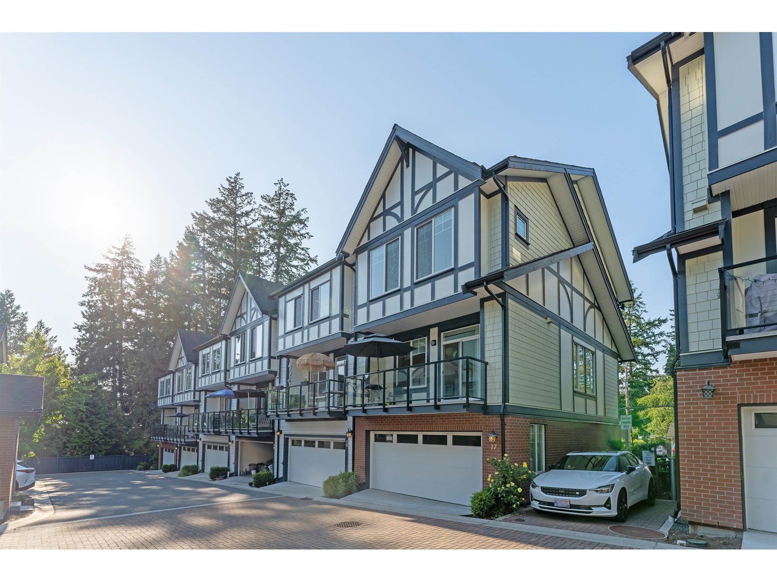 17 11188 72 AVENUE Property Photo 1