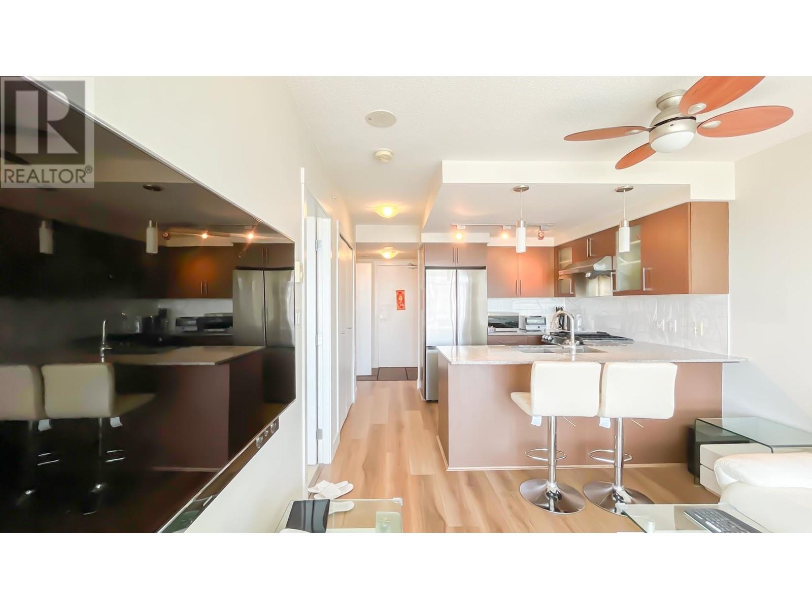 1607 8068 Westminster Highway Property Photo 11